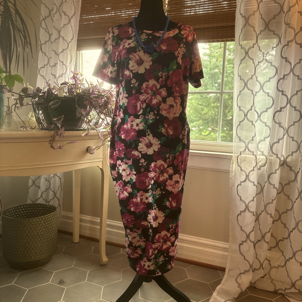 Long floral t-shirt dress.